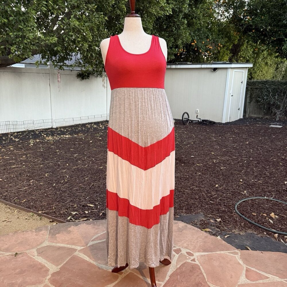 Zulily Maxi Dress Size XL Pink Gray White Chevron Pattern Sleeveless Worn Once
